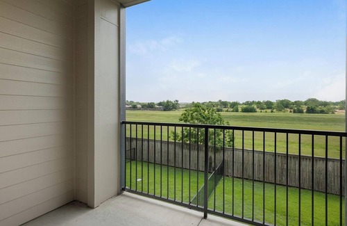 Katy Apartment | Landing | Chic 1BD, Clubhouse, Courtyard