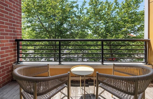 Chillum Apartment | Landing | Chic 1BD, Courtyard, Clubhouse