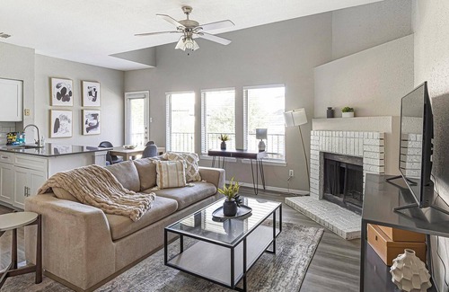 Fort Worth Apartment | Landing | Chic 1BD, Courtyard, Gym