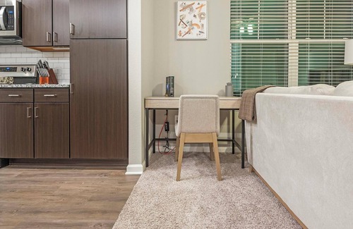 Chesterfield Apartment | Landing | Chic 1BD, Gym, Pool