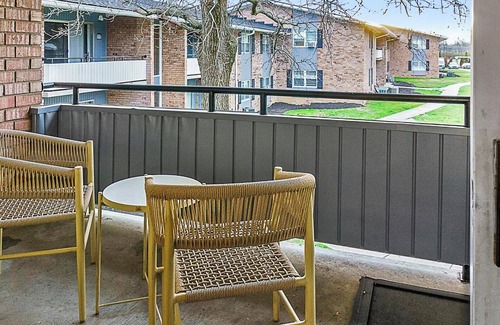Indianapolis Apartment | Landing | Chic 1BD, Gym, Courtyard