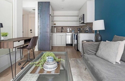 Norris Square Apartment | Landing | Chic 1BD, Gym
