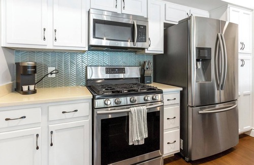 Little Italy Apartment | Landing | Chic 1BD, Gym