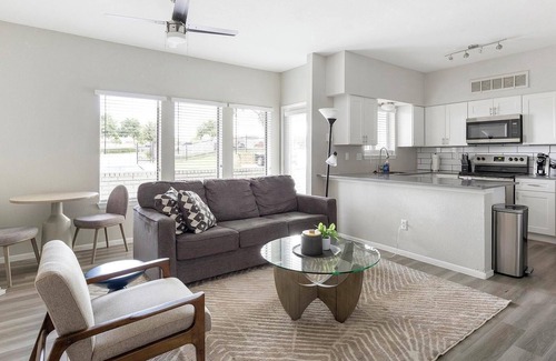 Fort Worth Apartment | Landing | Chic 1BD, Gym, Courtyard
