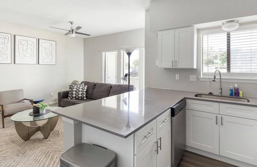 Fort Worth Apartment | Landing | Chic 1BD, Gym, Courtyard