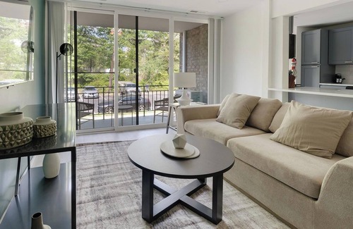 Greenbelt Apartment | Landing | Chic 1BD, Gym, Pool