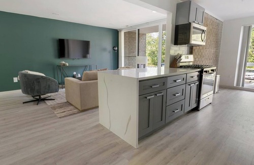 Greenbelt Apartment | Landing | Chic 1BD, Gym, Pool