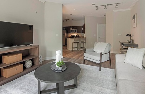 Chillum Apartment | Landing | Chic 1BD, Pool, Gym