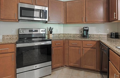 Chillum Apartment | Landing | Chic 1BD, Pool, Gym