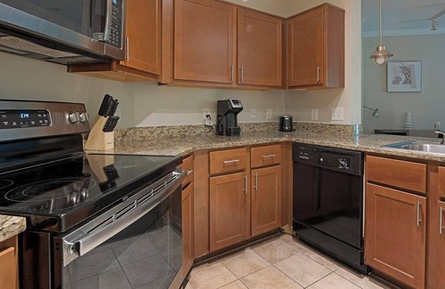 Chillum Apartment | Landing | Chic 1BD, Pool, Gym