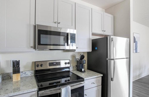 Fort Worth Apartment | Landing | Chic 1BD, Pool, Yoga Studio