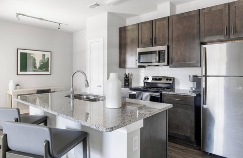 Dallas Apartment | Landing | Chic 1BD, Pool, Gym