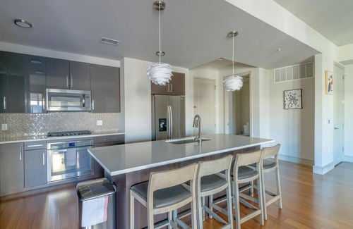 Houston Apartment | Landing | Chic 1BD, Pool, Tennis Court