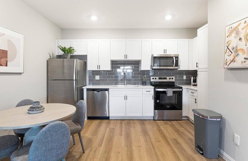 Townsite Apartment | Landing | Chic 1BD, Rooftop Lounge, Pool