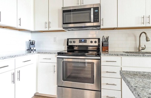Land O' Lakes Apartment | Landing | Chic 1BD, Clubhouse, Pool