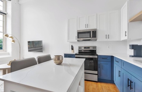Greenville Apartment | Landing | Chic 1BD, Yoga Studio, Gym