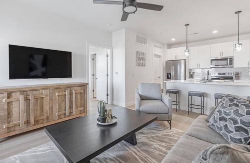Casa Grande Apartment | Landing | Chic 2BD, Clubhouse, Gym