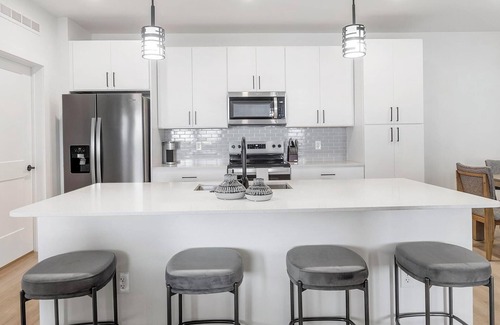 Casa Grande Apartment | Landing | Chic 2BD, Clubhouse, Gym