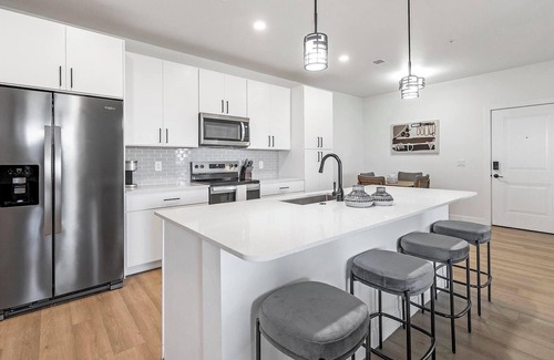Casa Grande Apartment | Landing | Chic 2BD, Clubhouse, Gym