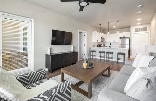 Goodyear Apartment | Landing | Chic 2BD, Clubhouse