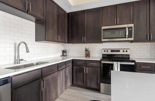 Palmetto Apartment | Landing | Chic 2BD, Clubhouse, Pool