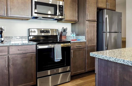 Cartersburg Apartment | Landing | Chic 2BD, Gym, Courtyard