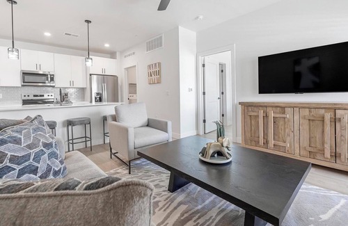 Casa Grande Apartment | Landing | Chic 2BD, Gym, Clubhouse