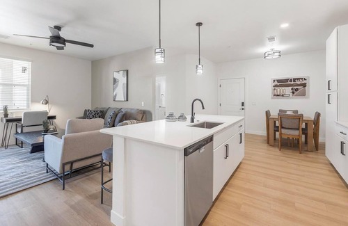 Casa Grande Apartment | Landing | Chic 2BD, Gym, Clubhouse