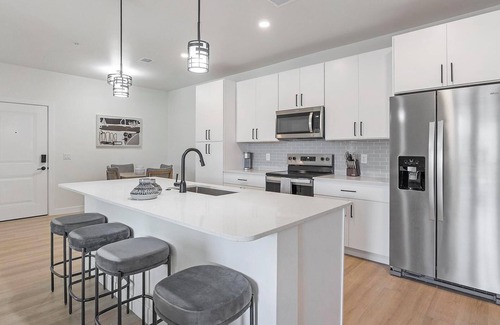 Casa Grande Apartment | Landing | Chic 2BD, Gym, Clubhouse