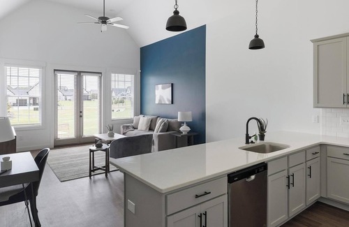 Athens Apartment | Landing | Chic 2BD, Gym, Clubhouse