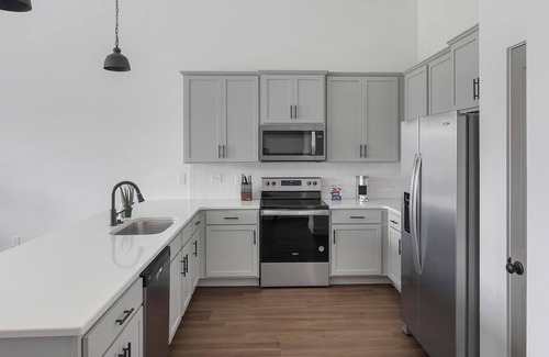 Athens Apartment | Landing | Chic 2BD, Gym, Clubhouse