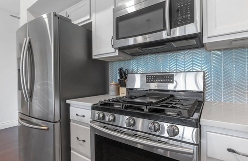 Little Italy Apartment | Landing | Chic 2BD, Gym