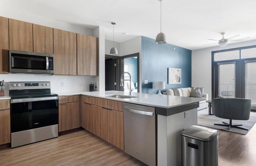 Buda Apartment | Landing | Chic 2BD in Brooks Crossing