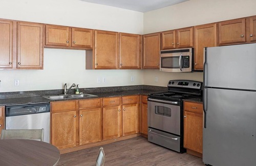 Sweetbriar Apartment | Landing | Chic 2BD, Pool, Gym
