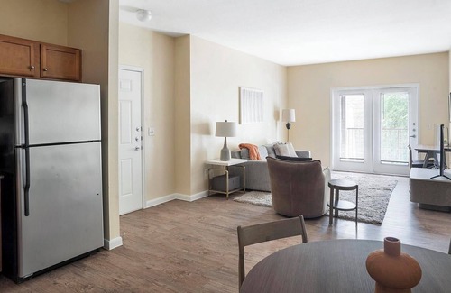 Sweetbriar Apartment | Landing | Chic 2BD, Pool, Gym