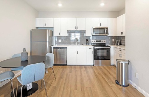 Townsite Apartment | Landing | Chic 2BD, Rooftop Lounge, Pool
