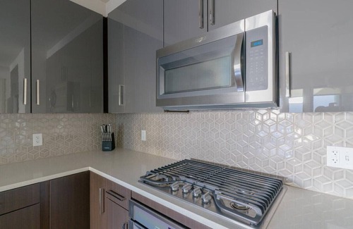 Houston Apartment | Landing | Chic 2BD, Tennis Court, Gym