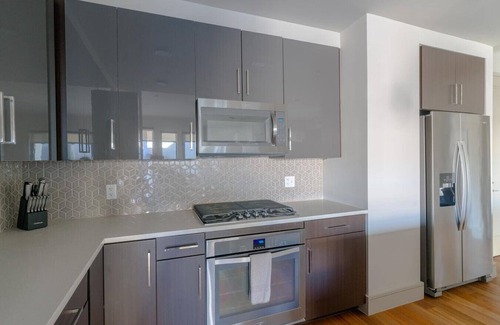 Houston Apartment | Landing | Chic 2BD, Tennis Court, Gym