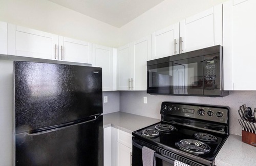 Homestead Apartment | Landing | Chic 3BD, Pool