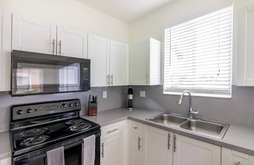 Homestead Apartment | Landing | Chic 3BD, Pool
