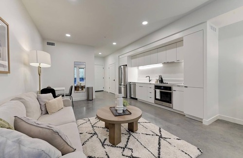 Sugar House Apartment | Landing | Chic Studio, Gym, Rooftop Lounge