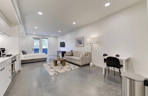 Sugar House Apartment | Landing | Chic Studio, Gym, Rooftop Lounge