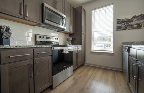 Charlotte Apartment | Landing | Chic Studio, Clubhouse, Pool