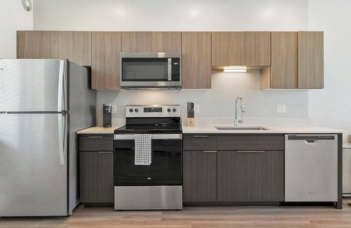 Goodyear Apartment | Landing | Chic Studio, Gym, Courtyard
