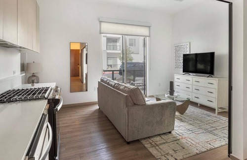 Spring Valley Apartment | Landing | Chic Studio, Pool, Gym