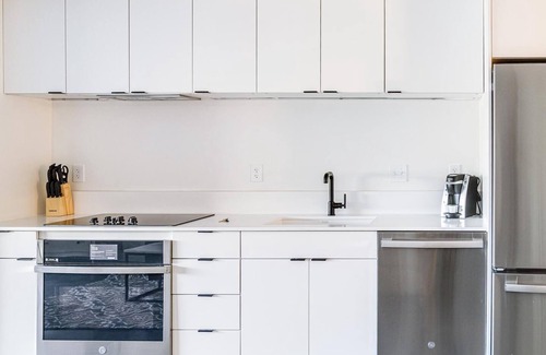 Sugar House Apartment | Landing | Incredible Studio, Gym, Rooftop Lounge