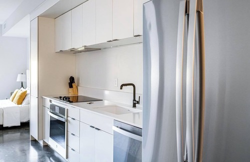 Sugar House Apartment | Landing | Incredible Studio, Gym, Rooftop Lounge