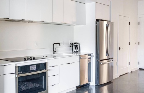Sugar House Apartment | Landing | Incredible Studio, Gym, Rooftop Lounge