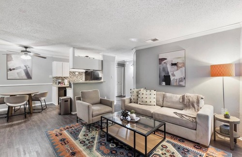 Grand Prairie Apartment | Landing | Incredible 2BD, Tennis Court, Gym