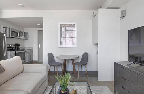 Central City Apartment | Landing | Incredible 1BD, Gym